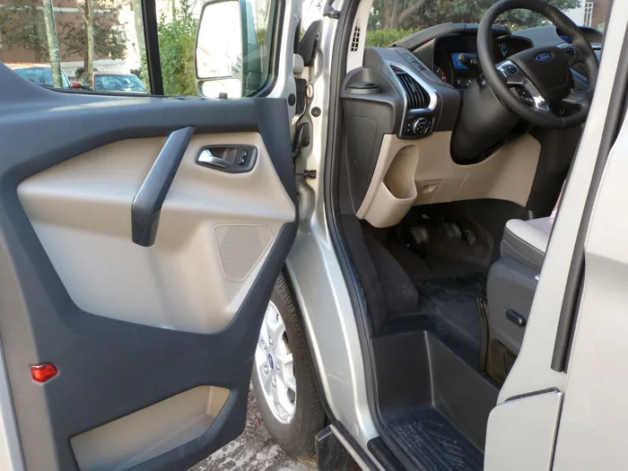 Ford Transit Custom - miejsce pracy kierowcy