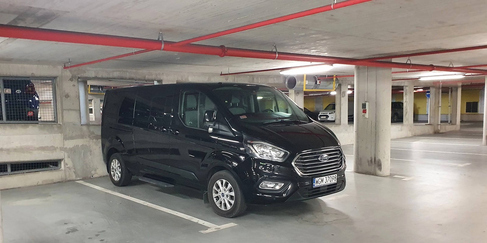 bus Agatexu na parkingu podziemnym w Chorwacji